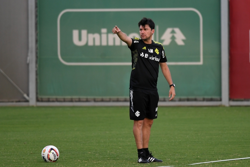 Cacique Medina ainda aguarda algumas peças para montar seu esquema de jogo