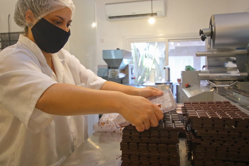 Família da Zona Sul de Porto Alegre produz chocolates nos fundos de casa e vende para todo Brasil com a marca Magian Cacao. 
 Foto: LUIZA PRADO/JC