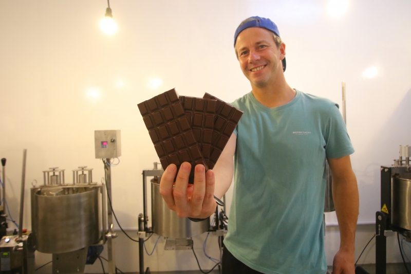 Família da Zona Sul de Porto Alegre produz chocolates nos fundos de casa e vende para todo Brasil com a marca Magian Cacao. 
Na foto: André Passow  Foto: LUIZA PRADO/JC