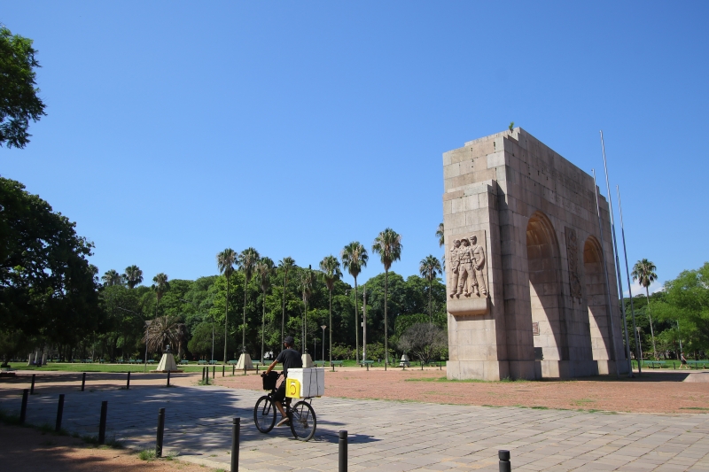 {'nm_midia_inter_thumb1':'https://www.jornaldocomercio.com/_midias/jpg/2022/01/22/206x137/1_lp_220122___calor__37_-9525344.jpg', 'id_midia_tipo':'2', 'id_tetag_galer':'', 'id_midia':'61ec6e06b4b6d', 'cd_midia':9525344, 'ds_midia_link': 'https://www.jornaldocomercio.com/_midias/jpg/2022/01/22/lp_220122___calor__37_-9525344.jpg', 'ds_midia': 'Previsão de um dos dias mais quentes das últimas décadas. Fotos de termômetros, orla, avenidas e Redenção', 'ds_midia_credi': 'LUIZA PRADO/JC', 'ds_midia_titlo': 'Previsão de um dos dias mais quentes das últimas décadas. Fotos de termômetros, orla, avenidas e Redenção', 'cd_tetag': '1', 'cd_midia_w': '800', 'cd_midia_h': '533', 'align': 'Left'}