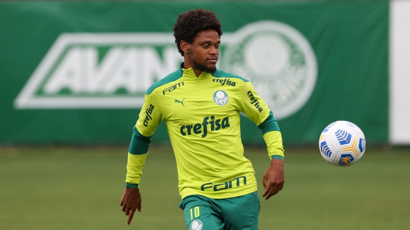 Fora dos planos do time paulista, Luiz Adriano pode retornar para um clube na Europa