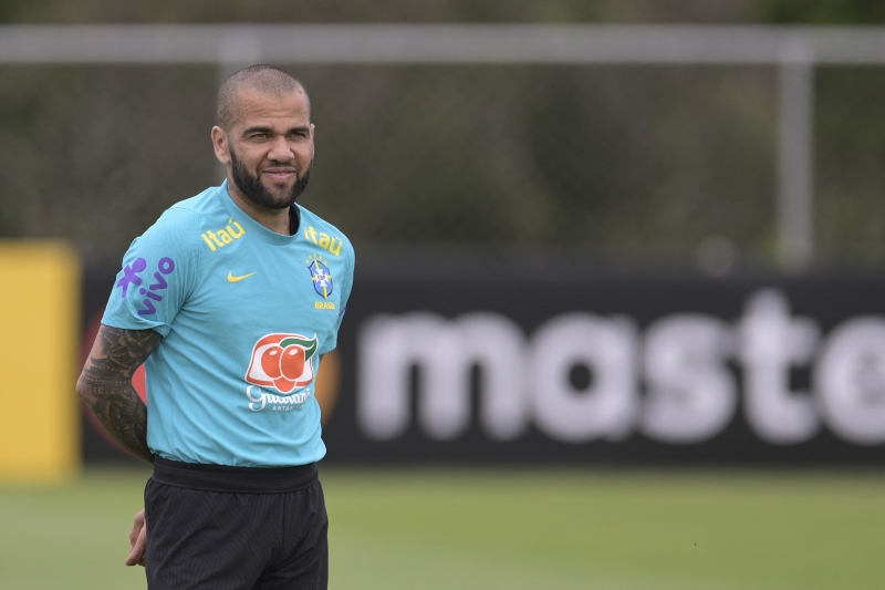 Defesa de Daniel Alves entrou com um recurso contra a prisão preventiva, sem direito à fiança