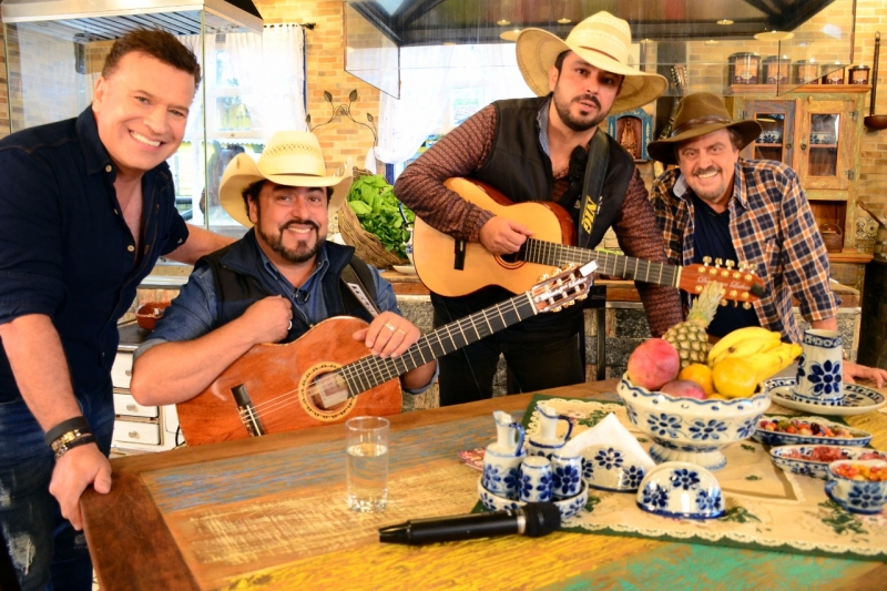 Apresentador Paulinho Del Ribeiro recebe também cantor e compositor Gustavo Sanga