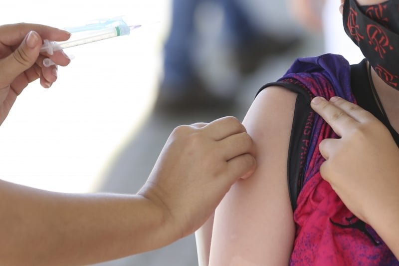 A vacinação de crianças de 3 e 4 anos com a primeira dose contra a Covid-19 está suspensa temporariamente