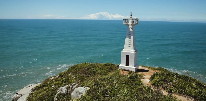 Série documental visita diversas estruturas de sinalização náutica