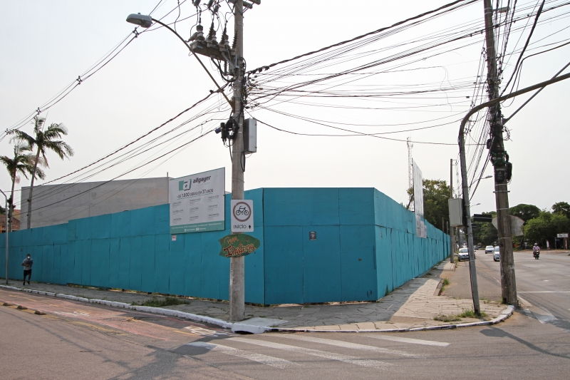 O Bologna Mall, que &eacute; constru&iacute;do onde funcionava o tradicional restaurante Bologna, deve abrir em julho Foto: ANDRESSA PUFAL/JC