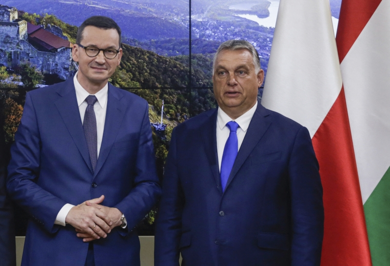 Morawiecki e Orbán são as duas principais lideranças europeias no poder que atacam princípios básicos do bloco europeu