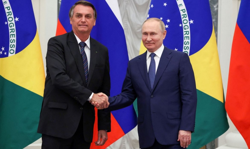 Bolsonaro (e) e Putin se reuniram por quase duas horas, em Moscou