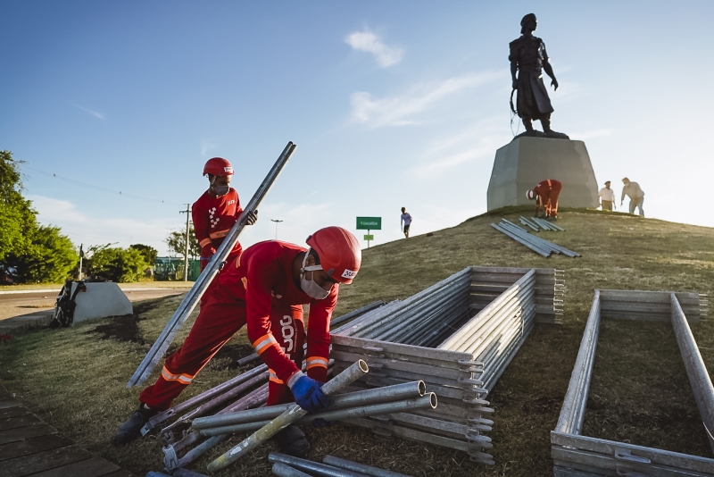 Monumento voltou a ocupar o seu lugar de origem, na Zona Norte de Porto Alegre