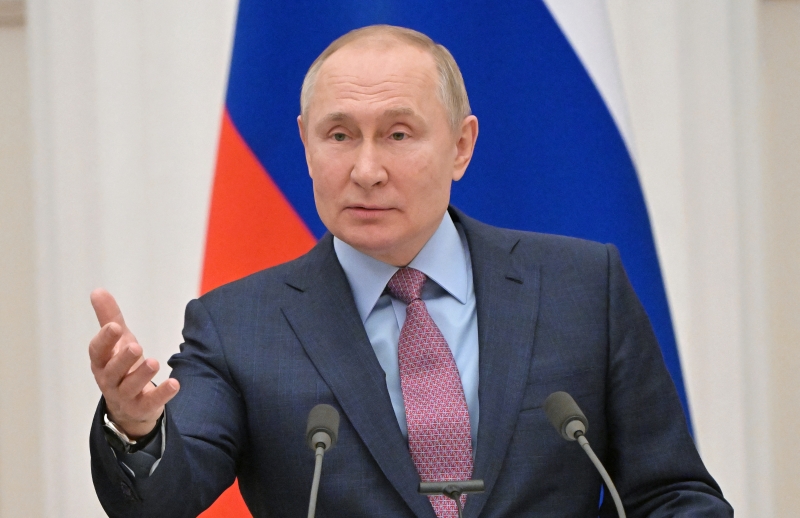À mídia estatal, Putin enfatizou aos líderes estrangeiros que eles não deveriam empurrar a Rússia para fora do sistema econômico global
