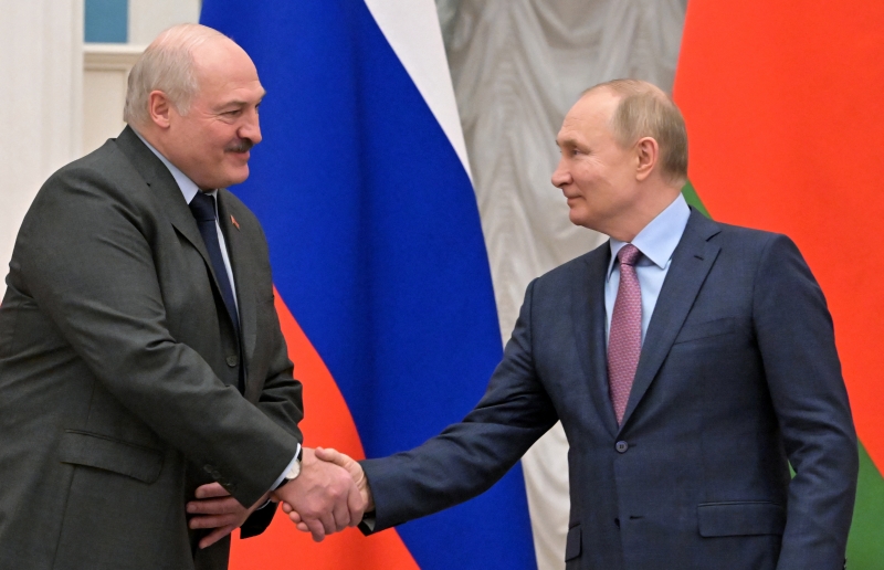 Os presidentes da Bielorrússia, Aleksandr Lukashenko, e da Rússia, Vladimir Putin, concederam coletiva de imprensa conjunta