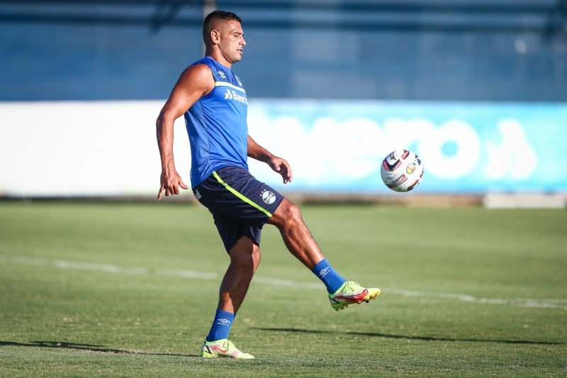 Após alguns jogos fora, Diego Souza treina normalmente e deve reforçar o time na próxima rodada