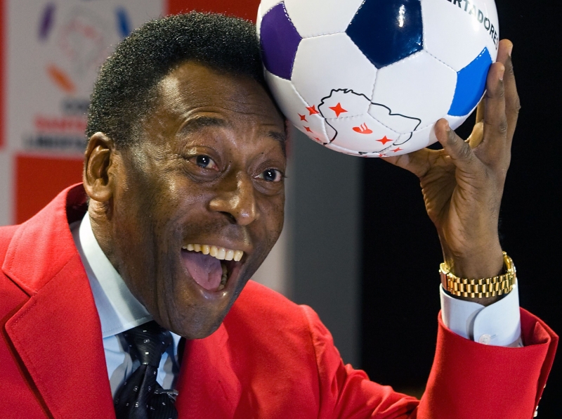 Em 21 anos de carreira, Pelé chegou à marca de 1.281 gols, incluindo jogos oficiais e amistosos