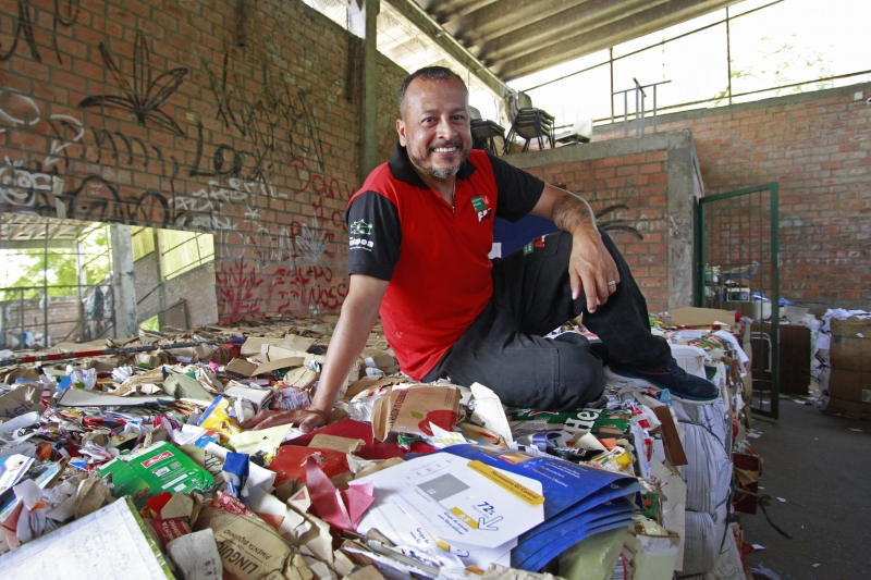 Alex Catador lan&ccedil;a o livro "O Eu Catador", tema do seu trabalho de conclus&atilde;o do curso de Ci&ecirc;ncias Sociais na Ufrgs