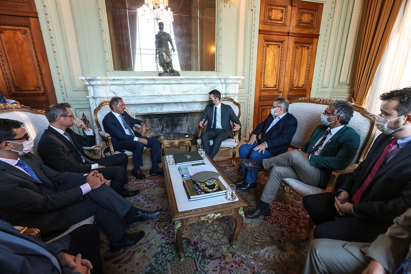 Embaixador da Argentina no Brasil, Daniel Scioli (c) se reuniu com governador Leite no Piratini