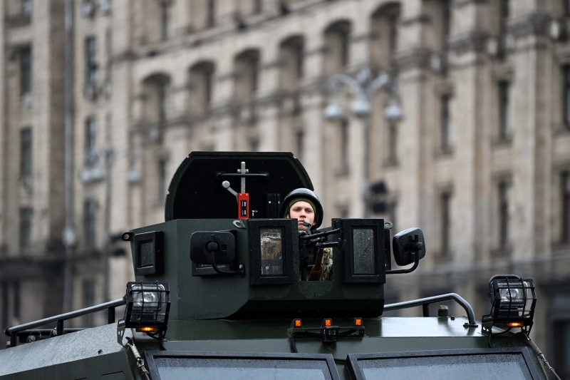 Tropas militares entram em região ucraniana, gerando tensão e reações no mundo