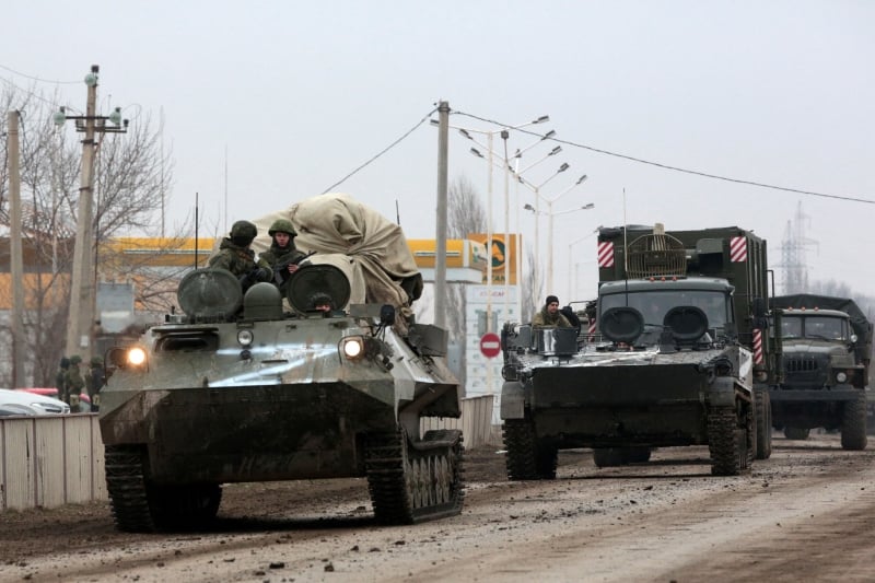 O Kremlin mobiliza tropas no leste da Ucrânia para ganhar o controle do centro industrial de Donbass