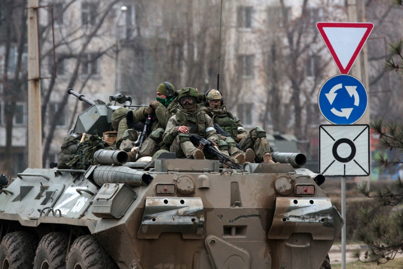 Campanha militar russa contra a Ucrânia começa segundo dia com intensificação do cerco
