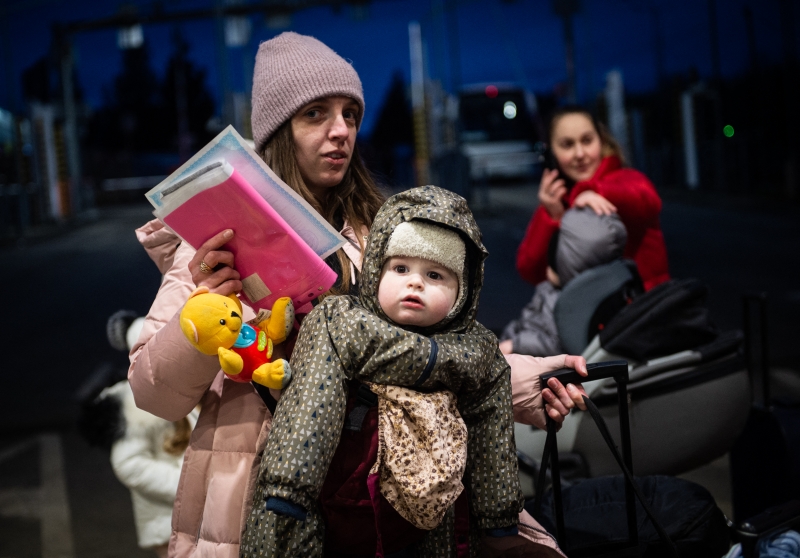 Mais de 50 mil ucranianos já deixaram o país nos dois primeiros dias de guerra com a Rússia