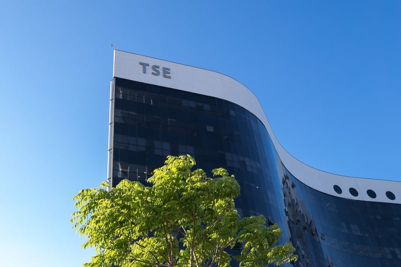 TSE aprova regras para restringir live eleitoral em residência oficial