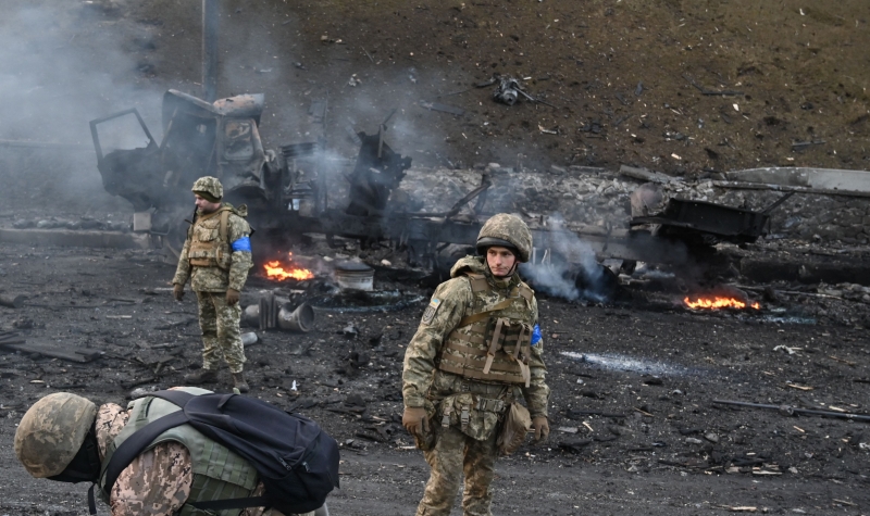 Segundo as forças ucranianas, um primeiro ataque russo ao centro de Kiev na madrugada deste sábado foi repelido