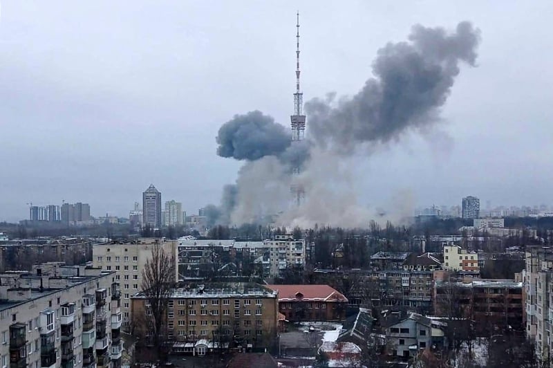 Tensão continua alta na capital, com novas ações russas e resistência de ucranianos 