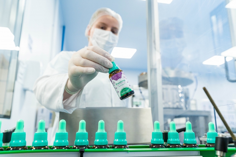 {'nm_midia_inter_thumb1':'https://www.jornaldocomercio.com/_midias/jpg/2022/03/01/206x137/1_bioideal__3_-9554449.jpg', 'id_midia_tipo':'2', 'id_tetag_galer':'', 'id_midia':'621e47d59f3a6', 'cd_midia':9554449, 'ds_midia_link': 'https://www.jornaldocomercio.com/_midias/jpg/2022/03/01/bioideal__3_-9554449.jpg', 'ds_midia': 'Minuto Varejo - empresa Th&eacute;rapi, maior ind&uacute;stria de Florais de Bach da Am&eacute;rica Latina - expans&atilde;o e estrat&eacute;gia para varejo - sede Arroio do Meio - terapias - produtos - ind&uacute;stria', 'ds_midia_credi': 'TH&Eacute;RAPI/DIVULGA&Ccedil;&Atilde;O/JC ', 'ds_midia_titlo': 'Minuto Varejo - empresa Th&eacute;rapi, maior ind&uacute;stria de Florais de Bach da Am&eacute;rica Latina - expans&atilde;o e estrat&eacute;gia para varejo - sede Arroio do Meio - terapias - produtos - ind&uacute;stria', 'cd_tetag': '1', 'cd_midia_w': '800', 'cd_midia_h': '533', 'align': 'Left'}