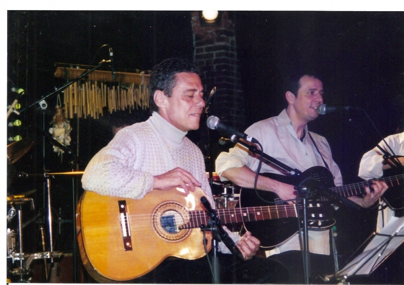 Chico Buarque viajou até Paris para tocar ao lado de Faraco no lançamento de 'Ciranda'