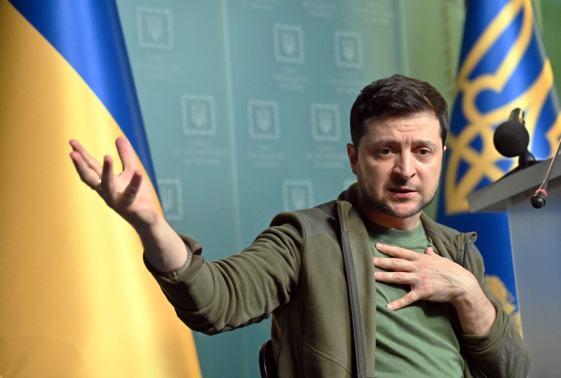 Para Zelensky, comunidade internacional "chegou tarde demais" em apoio aos ucranianos