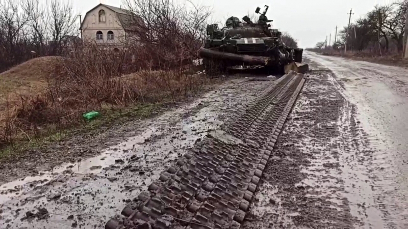 Tanque ucraniano abatido na região em Mariupol, uma das cidades alvo do cessar-fogo