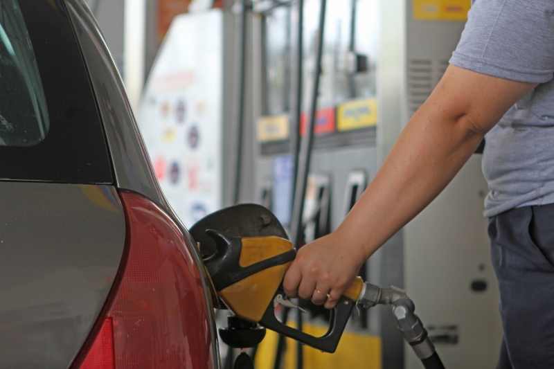 Preços de combustíveis e alimentos estão entre os itens que vêm pressionando a inflação