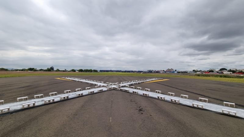 {'nm_midia_inter_thumb1':'https://www.jornaldocomercio.com/_midias/jpg/2022/03/10/206x137/1_fim_trecho_ampliado_inicio_resa-9561716.jpg', 'id_midia_tipo':'2', 'id_tetag_galer':'', 'id_midia':'6229ec3dc60f7', 'cd_midia':9561716, 'ds_midia_link': 'https://www.jornaldocomercio.com/_midias/jpg/2022/03/10/fim_trecho_ampliado_inicio_resa-9561716.jpg', 'ds_midia': 'Infraestrutura - aeroportos - Plano de Voo - pista do Aeroporto Internacional Salgado Filho - amplia&ccedil;&atilde;o - trecho novo pronto - Porto Alegre - obra - Fraport Brasil - concession&aacute;ria - Resa - &aacute;rea de escape de aeronaves', 'ds_midia_credi': 'FRAPORT BRASIL/DIVULGA&Ccedil;&Atilde;O/JC', 'ds_midia_titlo': 'Infraestrutura - aeroportos - Plano de Voo - pista do Aeroporto Internacional Salgado Filho - amplia&ccedil;&atilde;o - trecho novo pronto - Porto Alegre - obra - Fraport Brasil - concession&aacute;ria - Resa - &aacute;rea de escape de aeronaves', 'cd_tetag': '1', 'cd_midia_w': '800', 'cd_midia_h': '450', 'align': 'Left'}