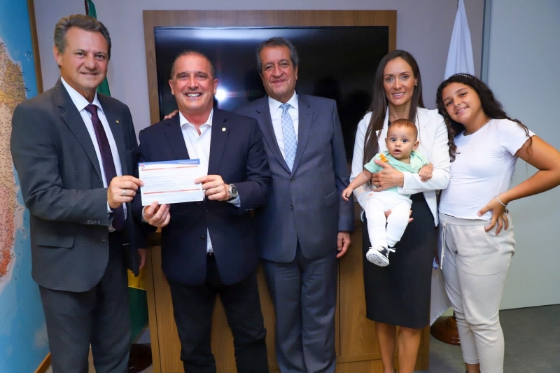 Ministro Onix Lorenzoni se filiou ao PL, na presença do presidente nacional da sigla, Valdemar da Costa Neto; e do presidente gaúcho, Giovani Cherini.  