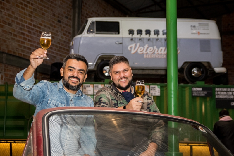 Rodrigo Grossini e Vinicius Cordeiro s&atilde;o s&oacute;cios da cervejaria Veterana
 Foto: CERVEJARIA VETERANA/DIVULGA&Ccedil;&Atilde;O/JC
