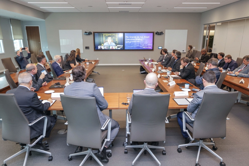 Comitiva liderada pelo governador visitou instalações da empresa em Austin e fez reunião com a diretoria