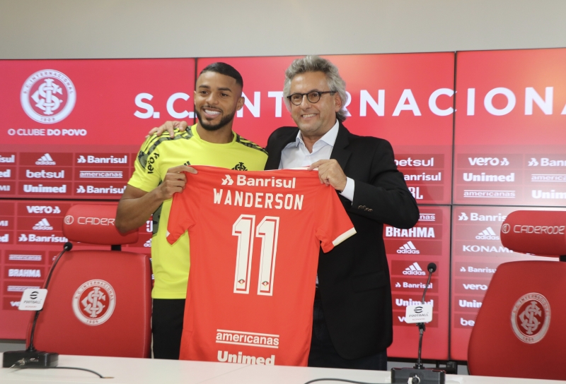 Atacante teve a transferência facilitada e vestirá a camisa 11 no Inter