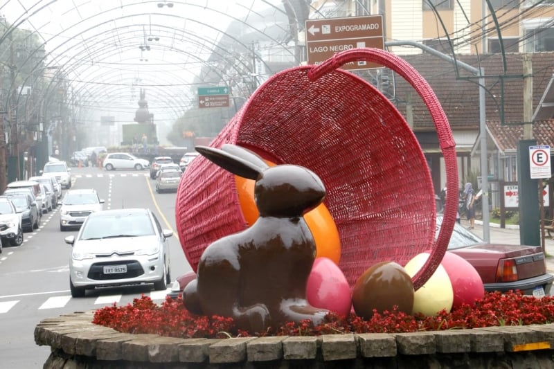 Entre os que irão viajar, 52,2% devem gastar mais de R$ 501, enquanto 60% dos que farão passeios estimam despender entre R$ 101 e R$ 300