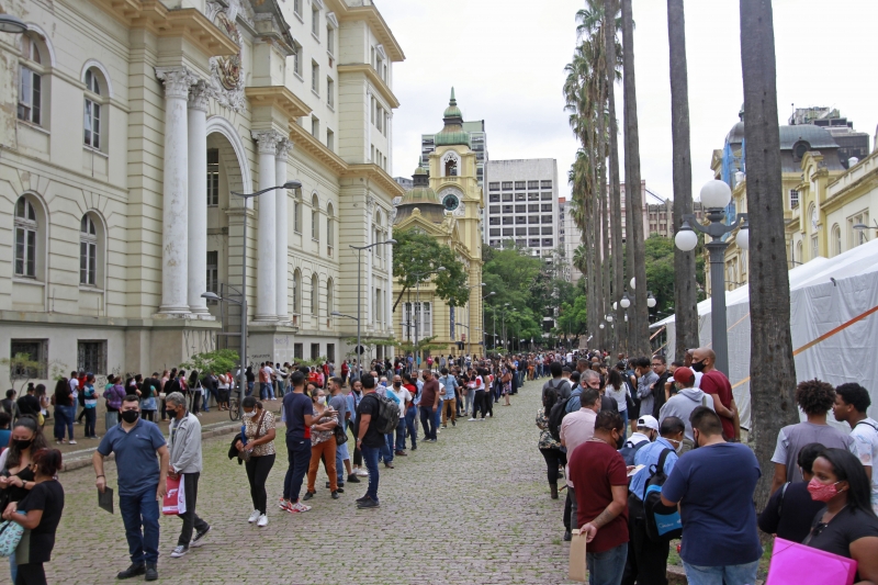 Edição que marca o aniversário de 250 anos da capital gaúcha oferece 980 vagas de emprego