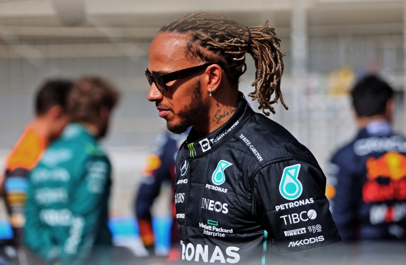 Hamilton encerra jejum de quase três anos na F-1 e vence corrida maluca no GP da Inglaterra