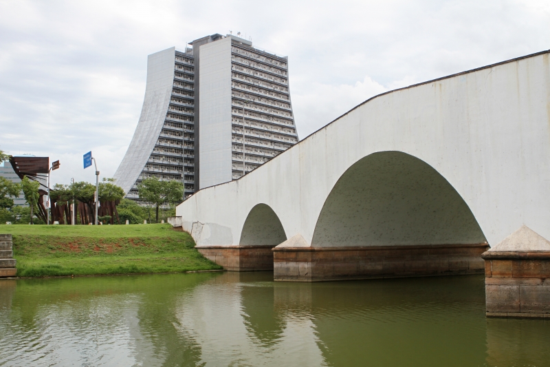 {'nm_midia_inter_thumb1':'https://www.jornaldocomercio.com/_midias/jpg/2022/03/16/206x137/1_ap_160322___ponte_de_pedra__11_-9566622.jpg', 'id_midia_tipo':'2', 'id_tetag_galer':'', 'id_midia':'62323821da6b0', 'cd_midia':9566622, 'ds_midia_link': 'https://www.jornaldocomercio.com/_midias/jpg/2022/03/16/ap_160322___ponte_de_pedra__11_-9566622.jpg', 'ds_midia': 'Fotos da Ponte de Pedra no Largo dos Açorianos no centro de Porto Alegre. Ao fundo, o prédio do Centro Administrativo Fernando Ferrari (CAFF). Estrutura da ponte tem apresentado rachaduras', 'ds_midia_credi': 'ANDRESSA PUFAL/JC', 'ds_midia_titlo': 'Fotos da Ponte de Pedra no Largo dos Açorianos no centro de Porto Alegre. Ao fundo, o prédio do Centro Administrativo Fernando Ferrari (CAFF). Estrutura da ponte tem apresentado rachaduras', 'cd_tetag': '1', 'cd_midia_w': '800', 'cd_midia_h': '533', 'align': 'Left'}