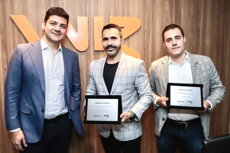 CEO da Wiz, Heverton Peixoto, o diretor executivo da Banrisul Consórcio, Gabriel Marchiori, e o diretor executivo da Wiz, Rodrigo Salim