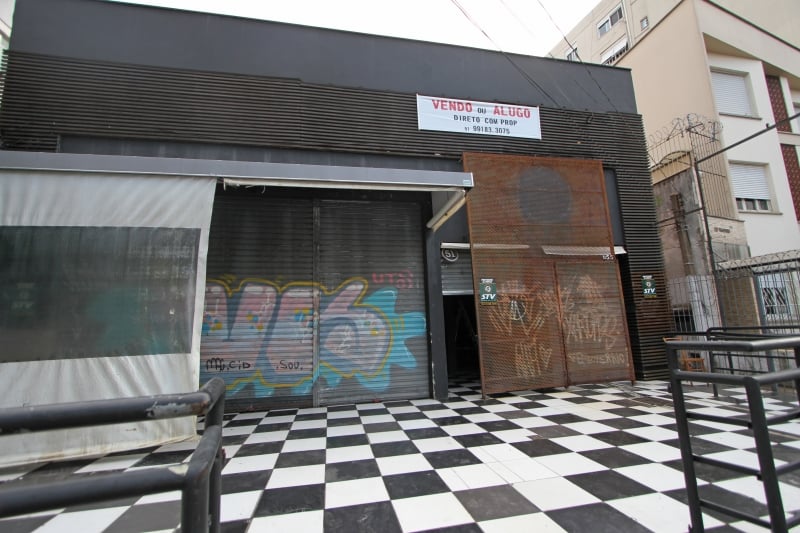 Placa com o nome do bar já foi retirada, mas proprietários preferem não se manifestar a respeito