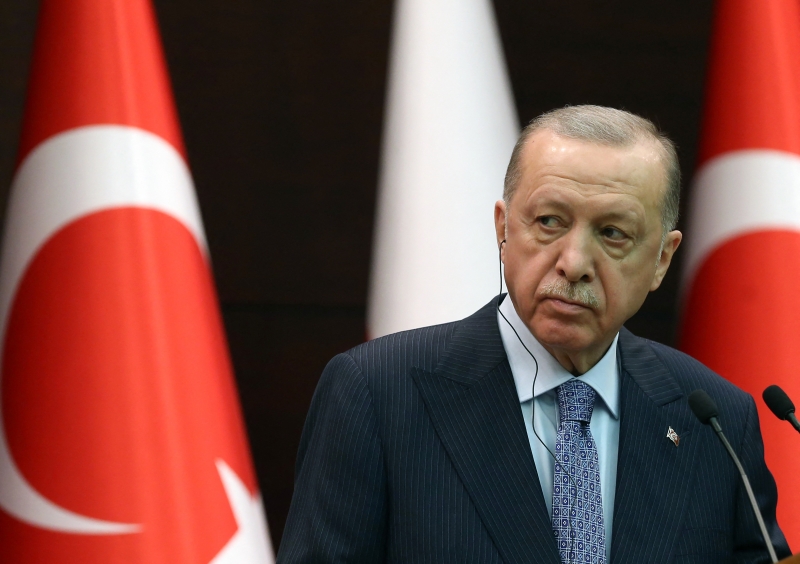 A Turquia alega que armamento de fabrica��o sueca foi encontrado nas m�os de militantes curdos