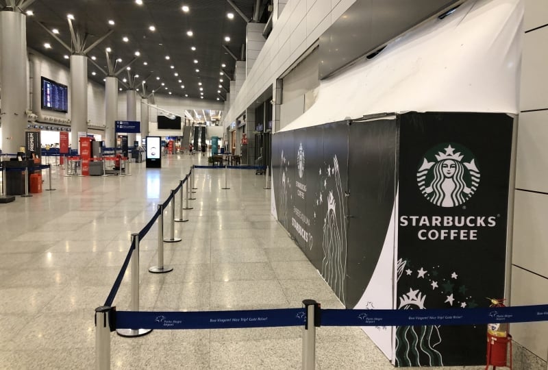 {'nm_midia_inter_thumb1':'https://www.jornaldocomercio.com/_midias/jpg/2022/03/22/206x137/1_starbucks_aero-9570343.jpg', 'id_midia_tipo':'2', 'id_tetag_galer':'', 'id_midia':'623a0493ed4b8', 'cd_midia':9570343, 'ds_midia_link': 'https://www.jornaldocomercio.com/_midias/jpg/2022/03/22/starbucks_aero-9570343.jpg', 'ds_midia': 'Minuto Varejo - Starbucks - cafeteria - unidade que vai abrir no check-in do aeroporto Salgado filho em Porto Alegre - ', 'ds_midia_credi': 'PATRICIA COMUNELLO/ESPECIAL/JC', 'ds_midia_titlo': 'Minuto Varejo - Starbucks - cafeteria - unidade que vai abrir no check-in do aeroporto Salgado filho em Porto Alegre - ', 'cd_tetag': '1', 'cd_midia_w': '800', 'cd_midia_h': '540', 'align': 'Left'}