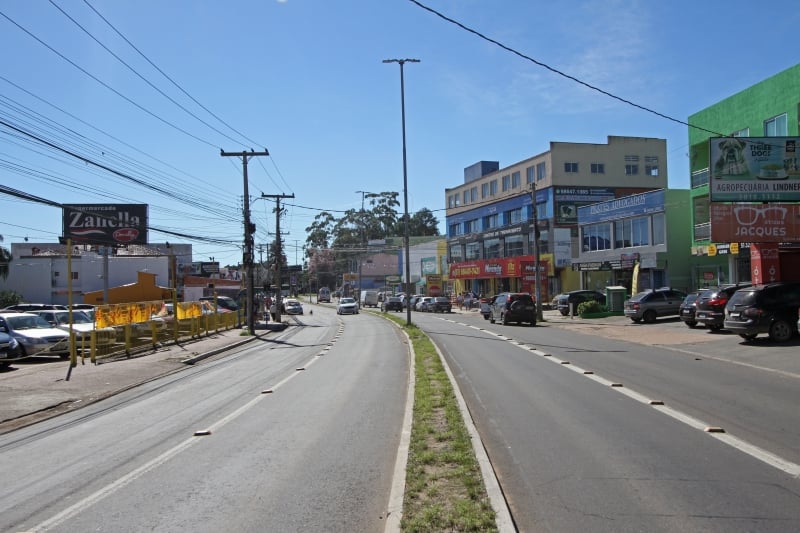 Dados da prefeitura de Porto Alegre indicam que mais de 60 mil pessoas moram na Lomba do Pinheiro, ocupando uma extens�o de 50,65km�