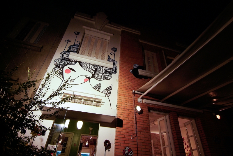 Localizada no bairro Cidade Baixa, a sede do coletivo é o local onde ocorrem cursos, oficinas, saraus e apresentações de diferentes segmentos culturais