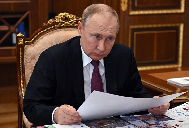 Vladimir Putin proibiu o premiê do Reino Unido, Boris Johnson, e outras autoridades britânicas de entrarem no país