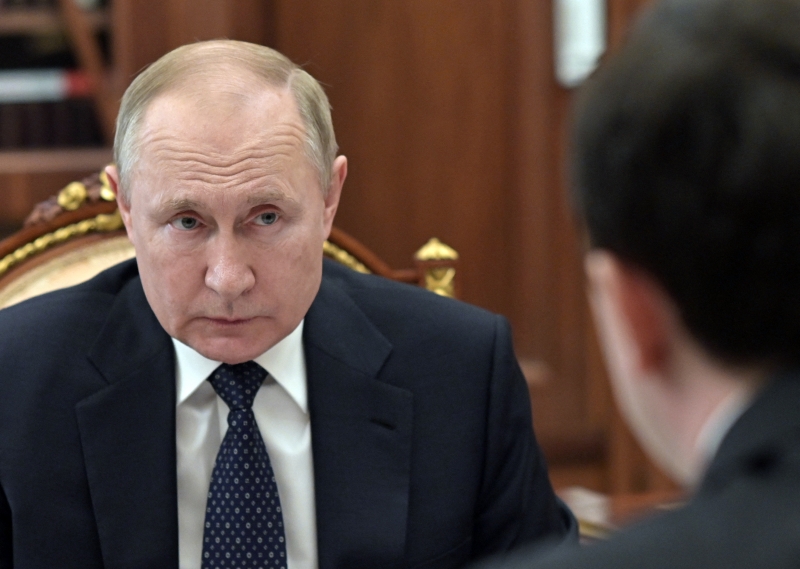 Os mais recentes levantamentos sugerem apoio à decisão de Vladimir Putin