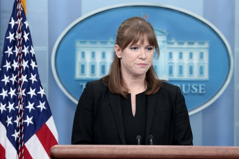 A diretora de Comunicações da Casa Branca, Kate Bedingfield, afirmou que as tropas russas estão conduzindo "um reagrupamento e não uma retirada" na região