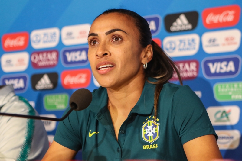 Marta deve ser cortada da seleção brasileira após convocação para dois amistosos em abril